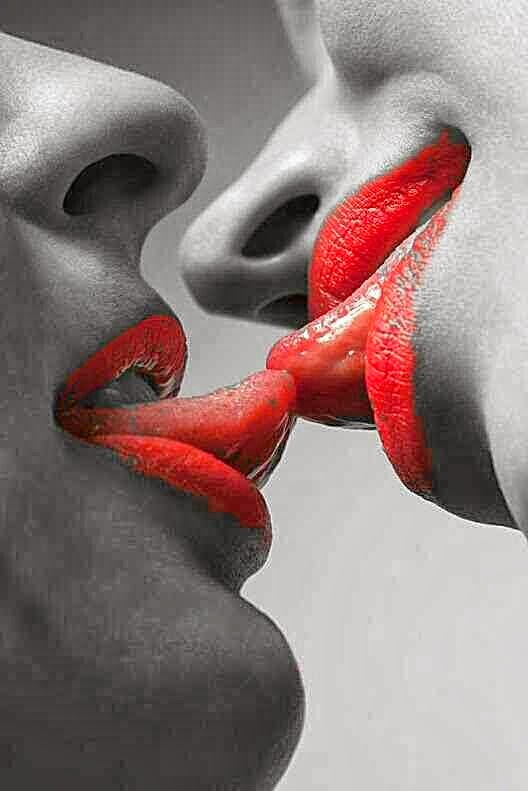 Поцелуй языками: техники и виды поцелуев в разные части тела
