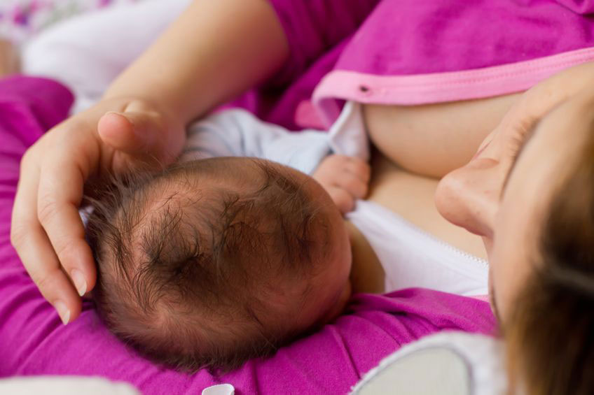 Mother lying down to breastfeed