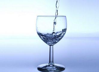 Бокал с водой