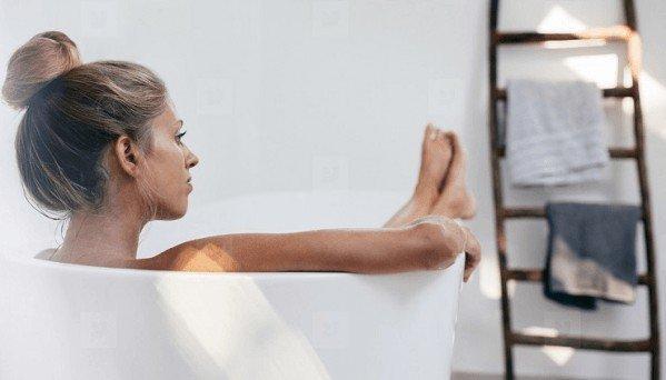Девушка в ванной
