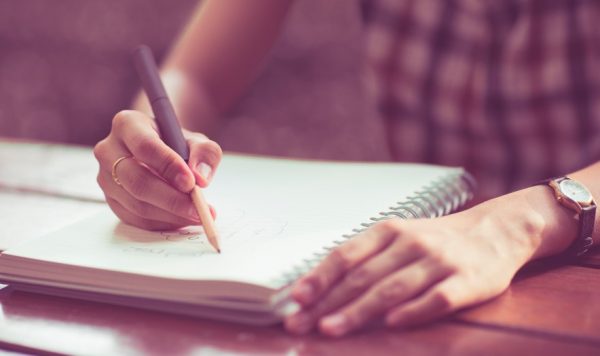 В жизни бывают такие ситуации, когда сказать о чувствах не получается