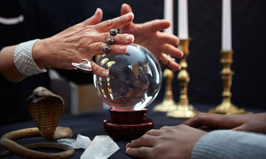 find the difference between fortune teller and psychic
