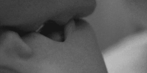 Как правильно целоваться: Работайте языком, но осторожно