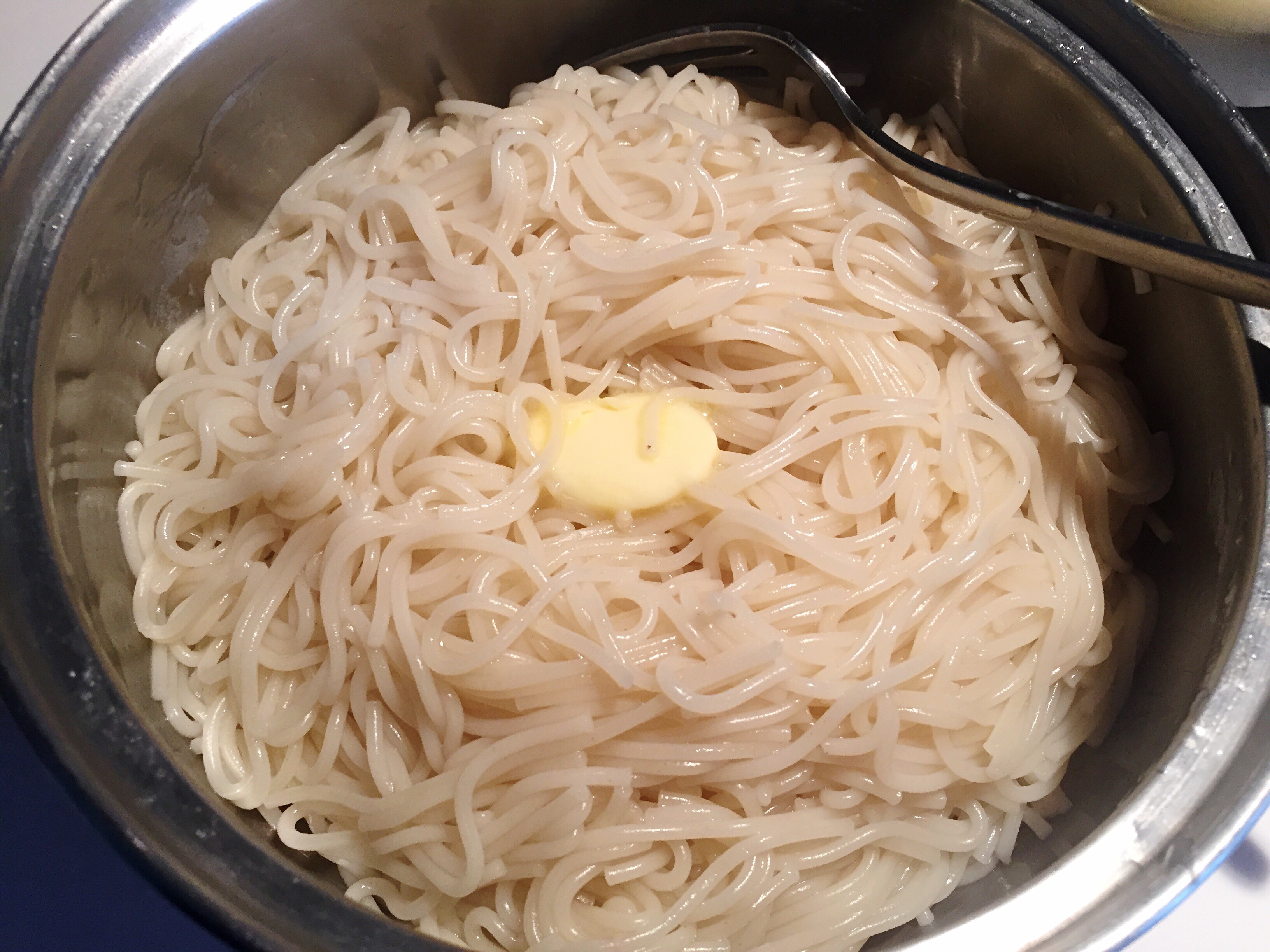 Рецепт лапши без картошки. Лапша из картофеля. Вермишель отварная. Отварить вермишель. Отварить рисовую лапшу на гарнир.