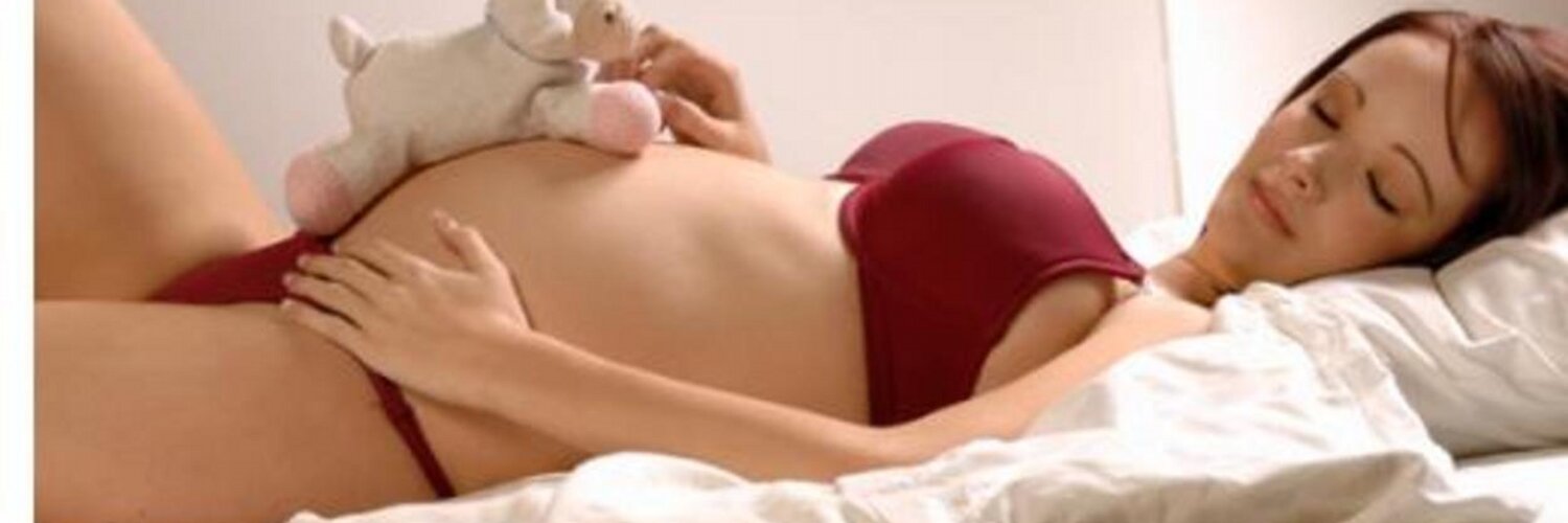 Сестра хочет забеременеть. Беременные женщины спят голыми. Сон на боку при беременности малыш. Спать на правом боку при беременности.