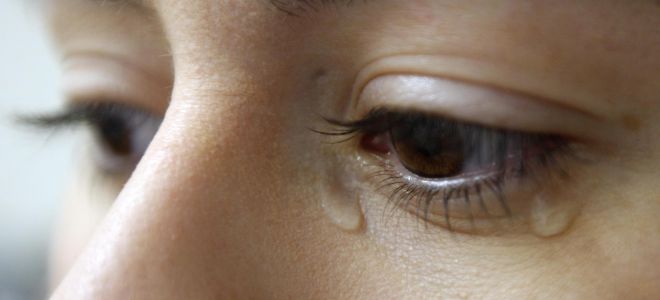 Левый глаз чешется к деньгам или ссоре