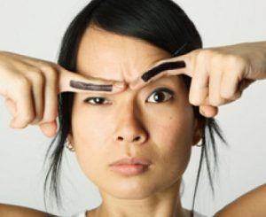 к чему чешется левый глаз в четверг