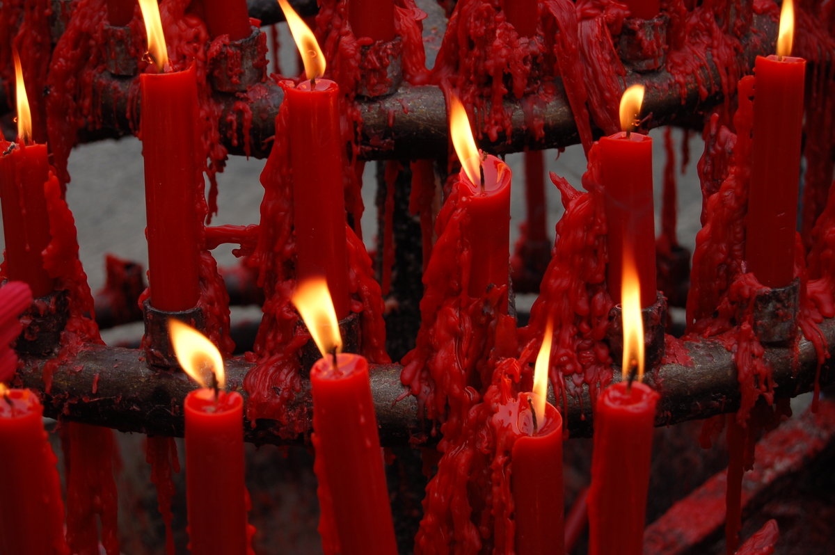 Красно черные свечи